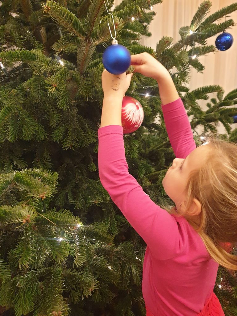 Ubieramy choinkę w AMBASADZIE RP w Budapeszcie