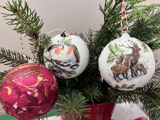 Warsztaty ozdabiania bombek techniką decoupage