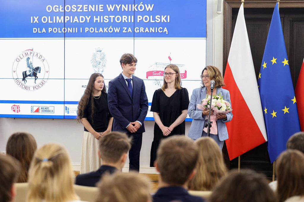 Wielki sukces! Adam Bisztrai – uczeń kl.III LO laureatem IX Olimpiady Historii Polski dla Polonii i Polaków za Granicą!